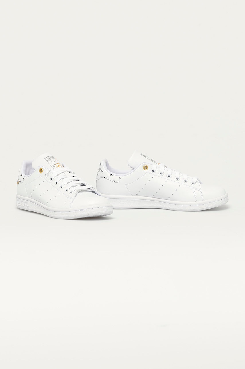 

Ботинки adidas Originals цвет белый на плоском ходу