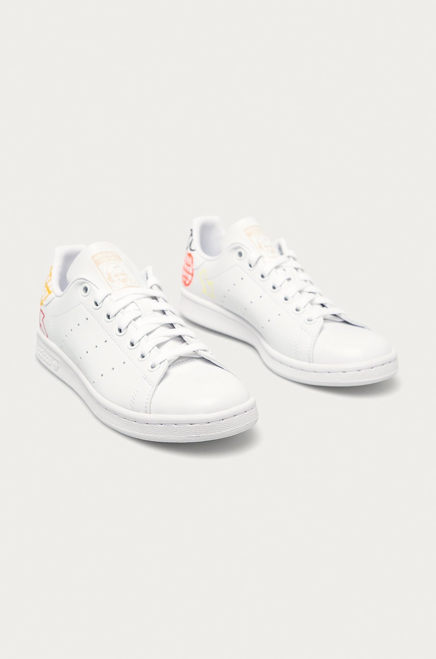 

Ботинки adidas Originals цвет белый на плоском ходу