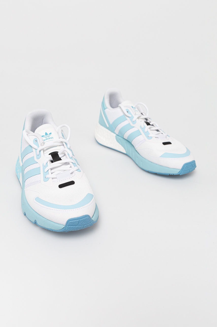 

Ботинки adidas Originals цвет белый на плоском ходу