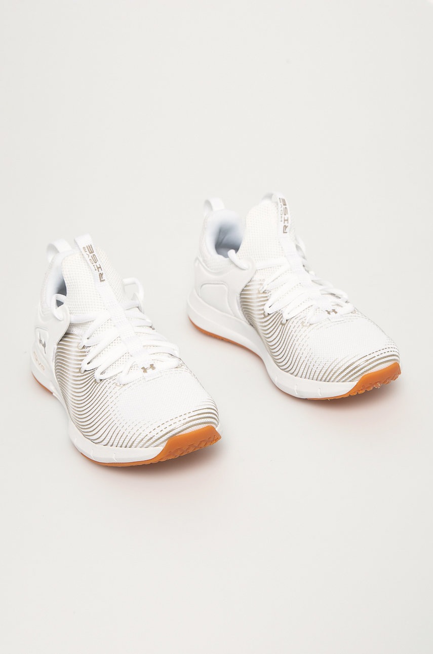 

Ботинки Under Armour 3023010 цвет белый на плоском ходу