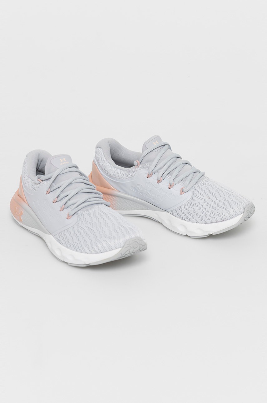 

Ботинки Under Armour Charged Vantage 3023565 цвет серый на плоском ходу