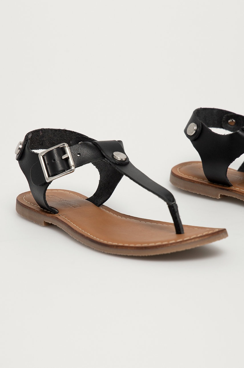 

Кожаные сандалии Steve Madden женские цвет чёрный