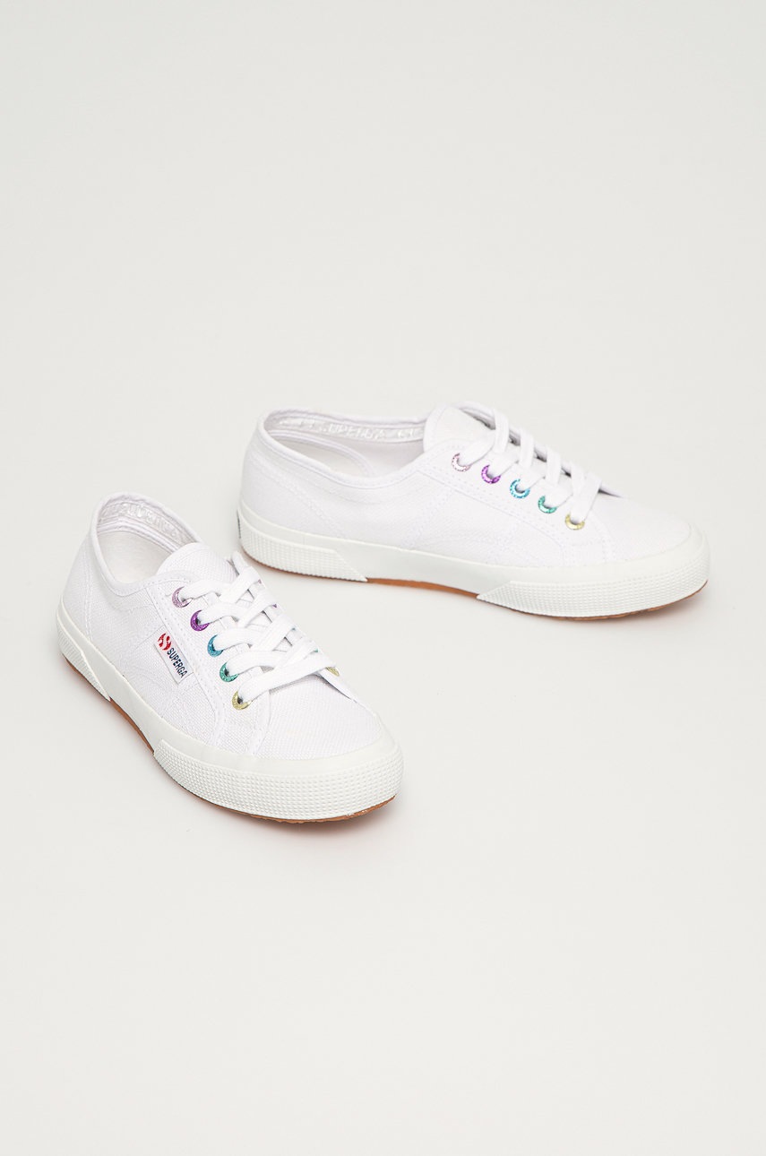 

Кеди Superga жіночі колір білий