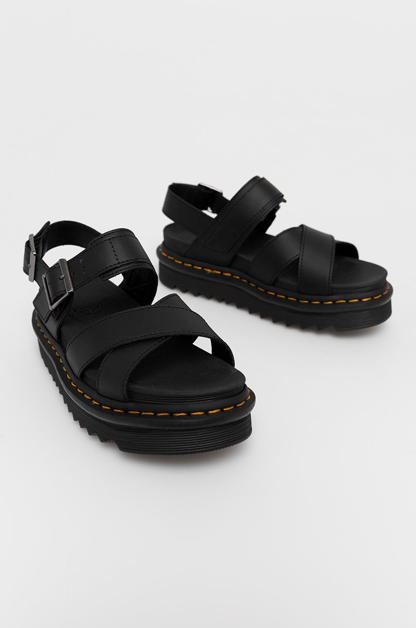

Кожаные сандалии Dr. Martens женские цвет чёрный на платформе