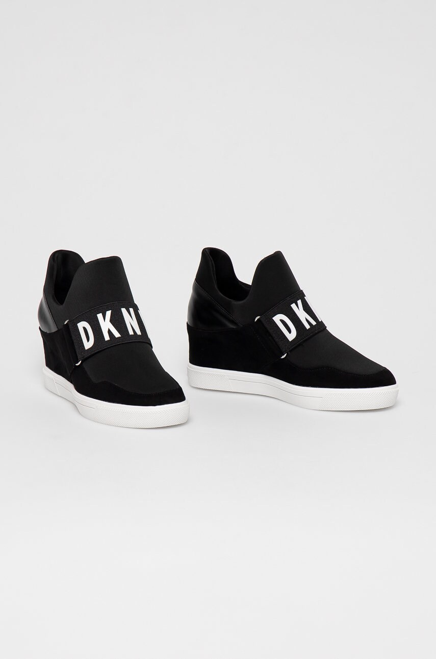 

Черевики Dkny колір чорний на танкетці