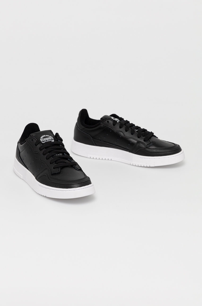 

Кожаные ботинки adidas Originals цвет чёрный на плоском ходу