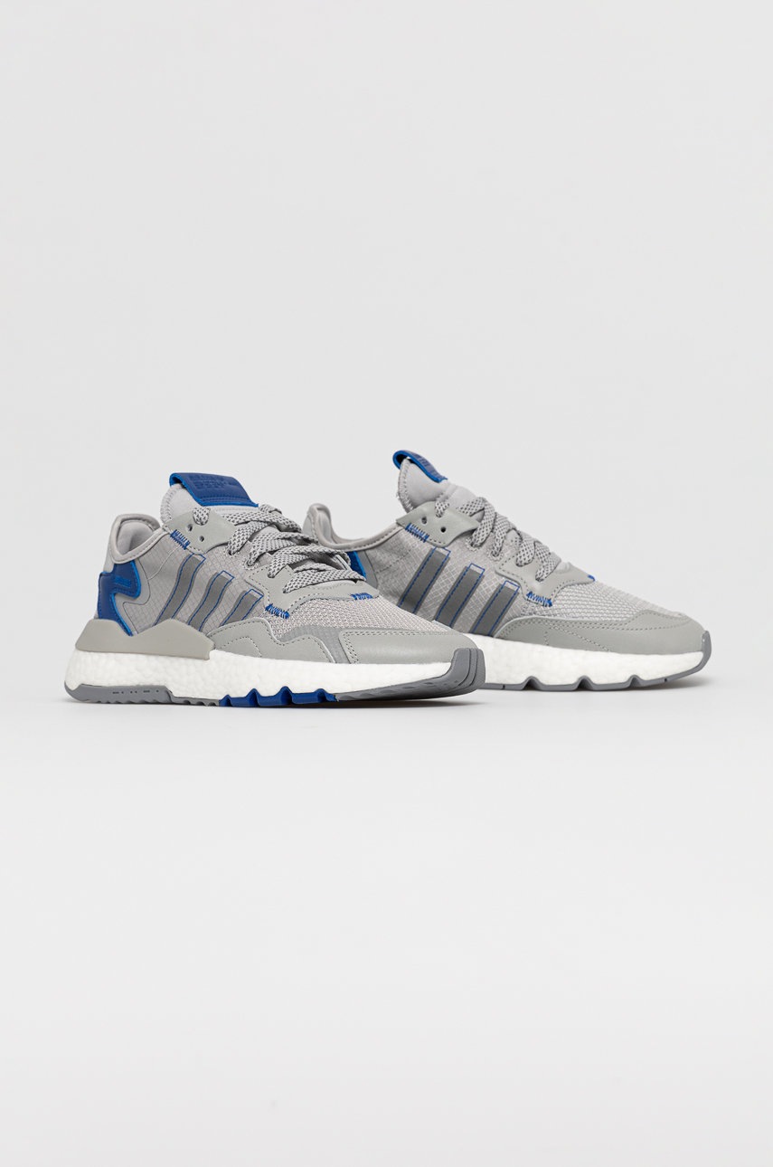 

Ботинки adidas Originals цвет серый на плоском ходу