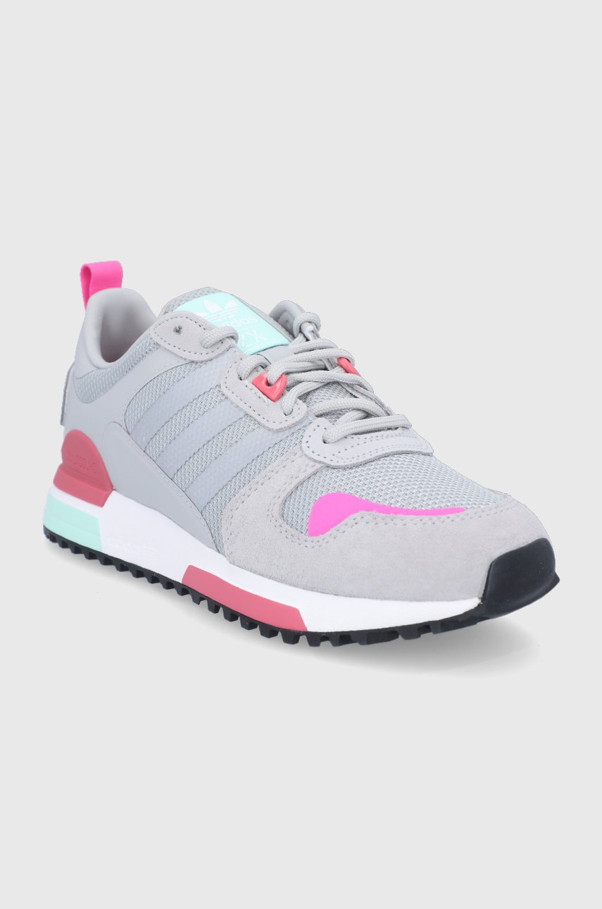 

Черевики adidas Originals ZX 700 HD колір сірий на плоскому ходу