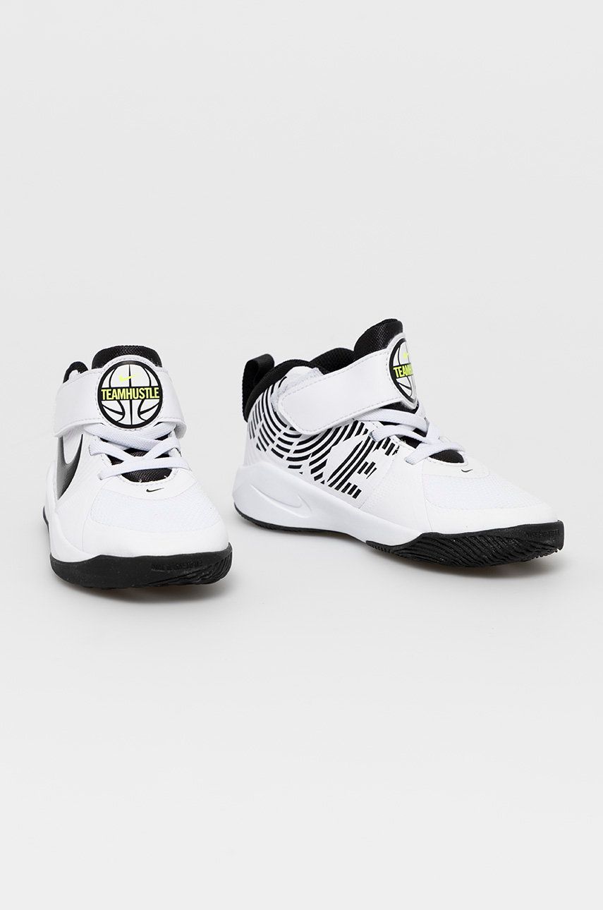

Детские ботинки Nike Kids Team Hustle D 9 цвет белый
