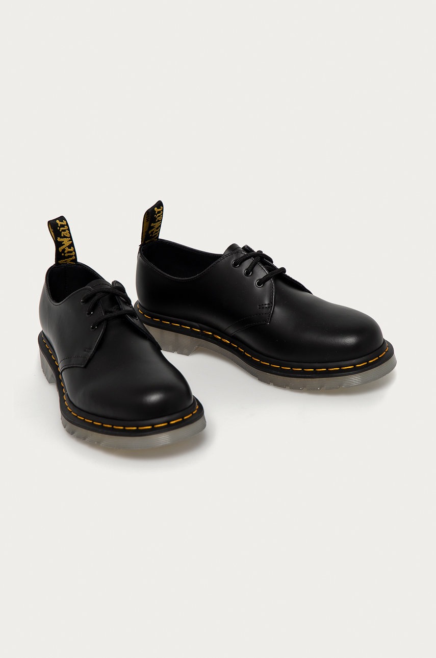 

Шкіряні туфлі Dr. Martens колір чорний на плоскому ходу