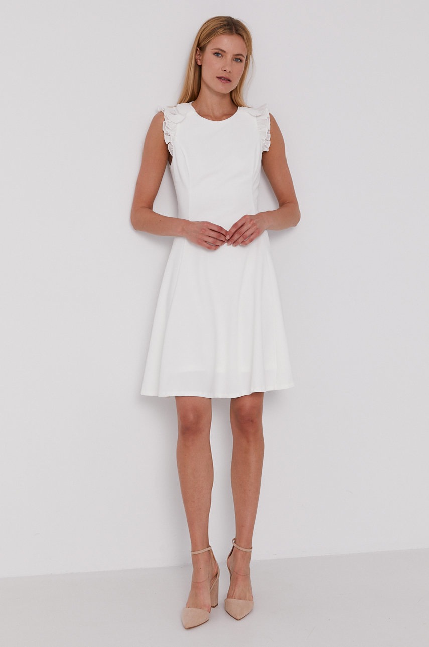 

Платье Dkny цвет белый mini расклешённое