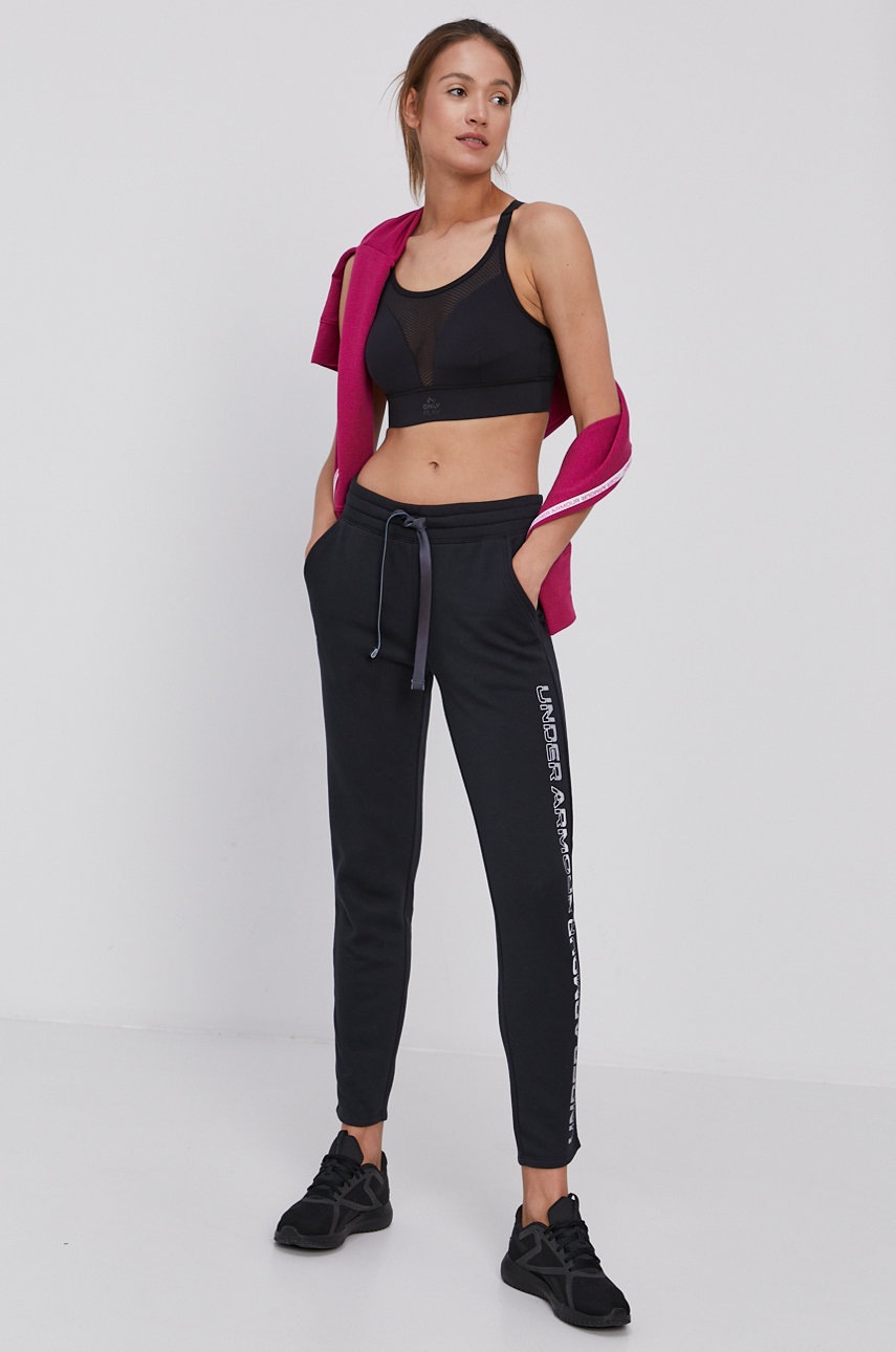 

Брюки Under Armour женские цвет чёрный с принтом