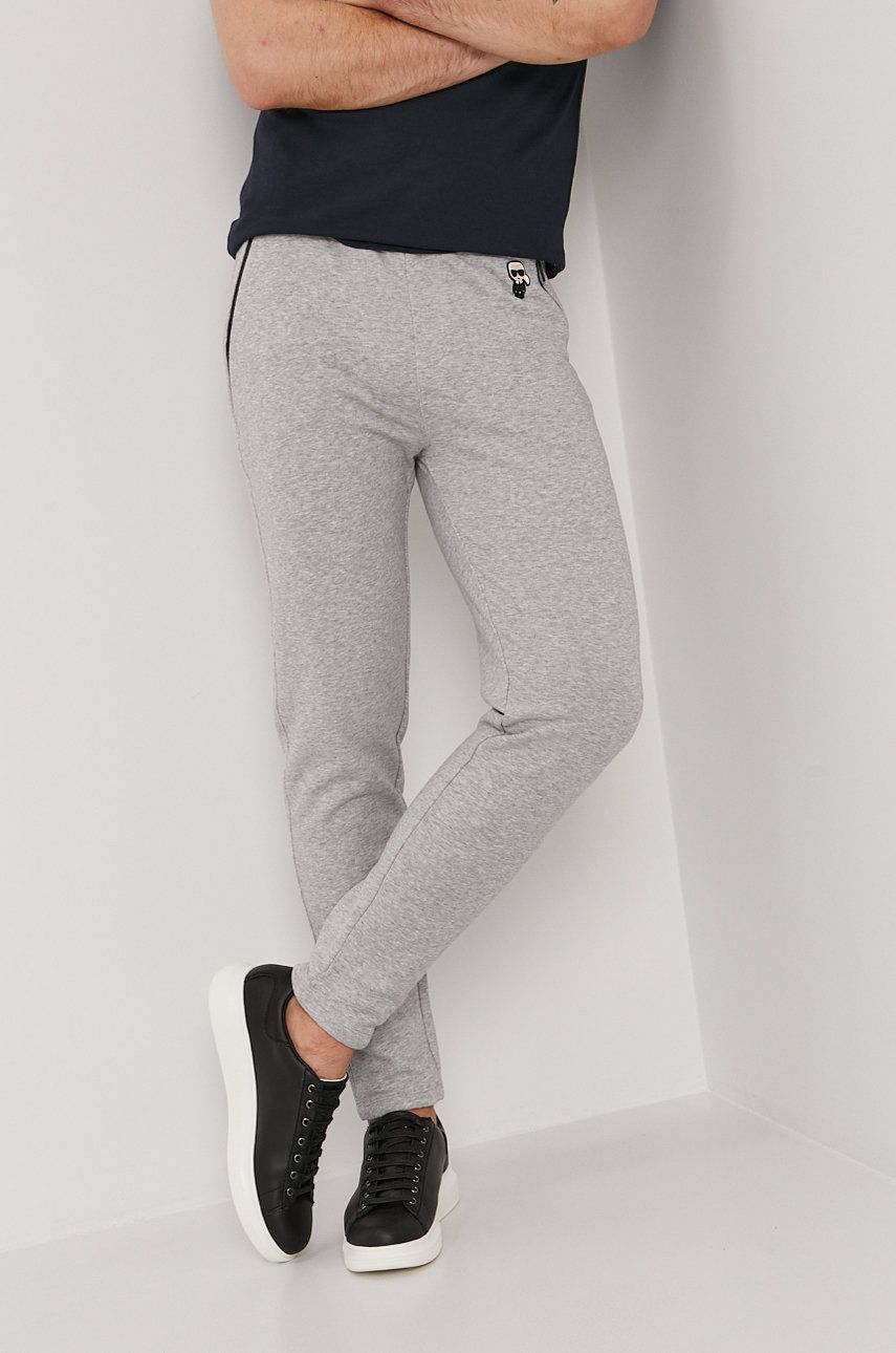 Karl Lagerfeld Pantaloni bărbați, culoarea gri, cu imprimeu answear.ro