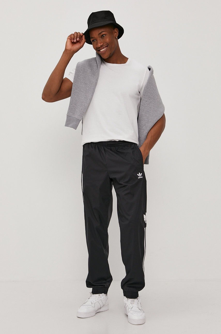 

Штани adidas Originals чоловічі колір чорний з аплікацією