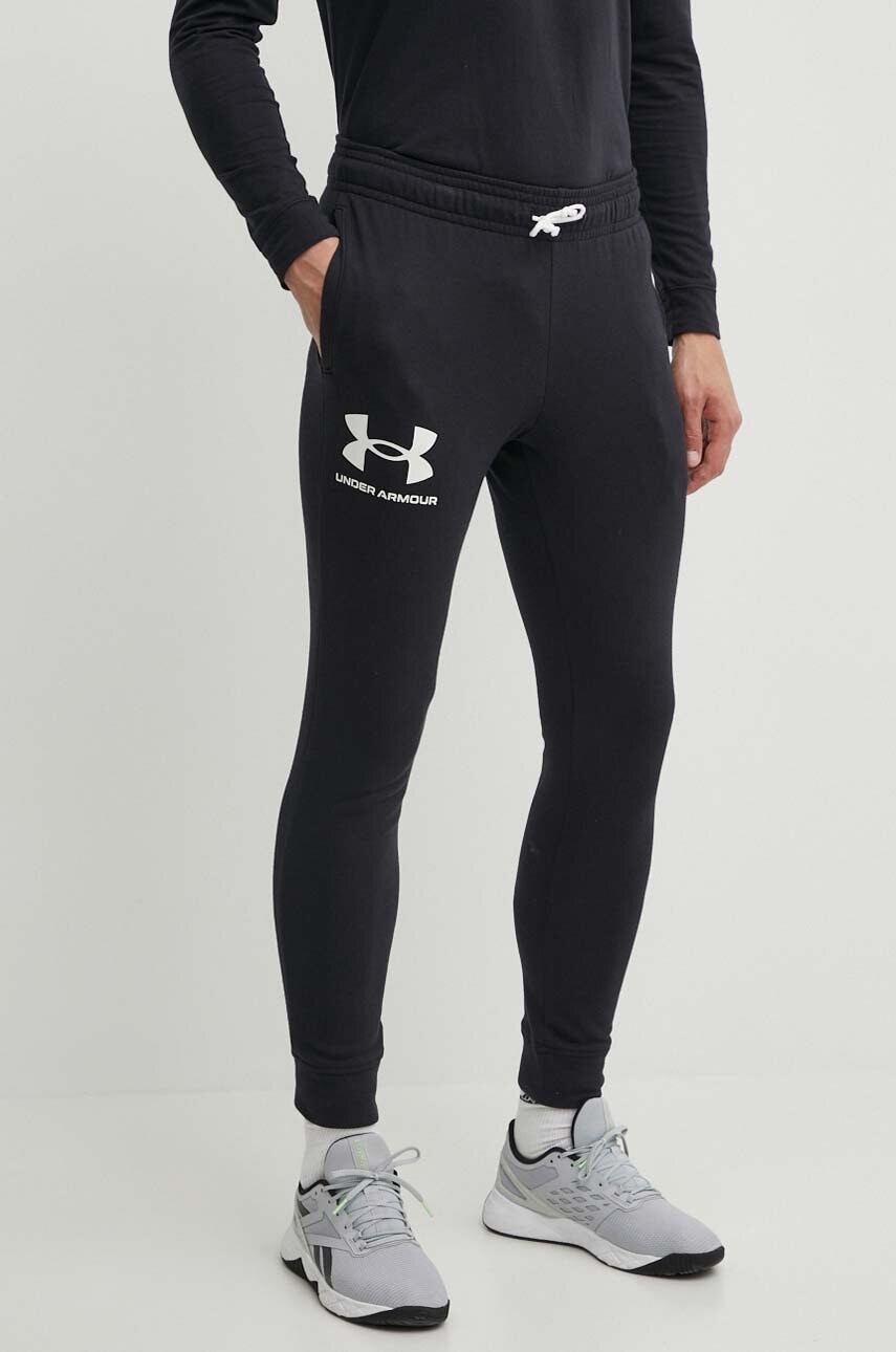 Levně Kalhoty Under Armour pánské, černá barva, hladké, 1361642-001