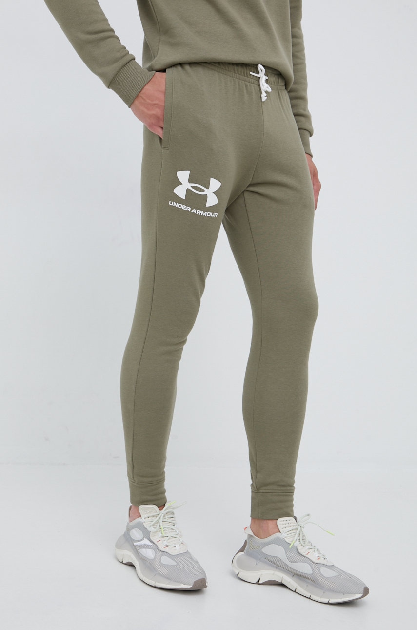 Levně Kalhoty Under Armour pánské, zelená barva, hladké, 1361642-001