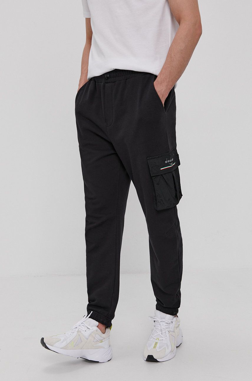 Diadora Pantaloni bărbați, culoarea negru, material neted answear.ro