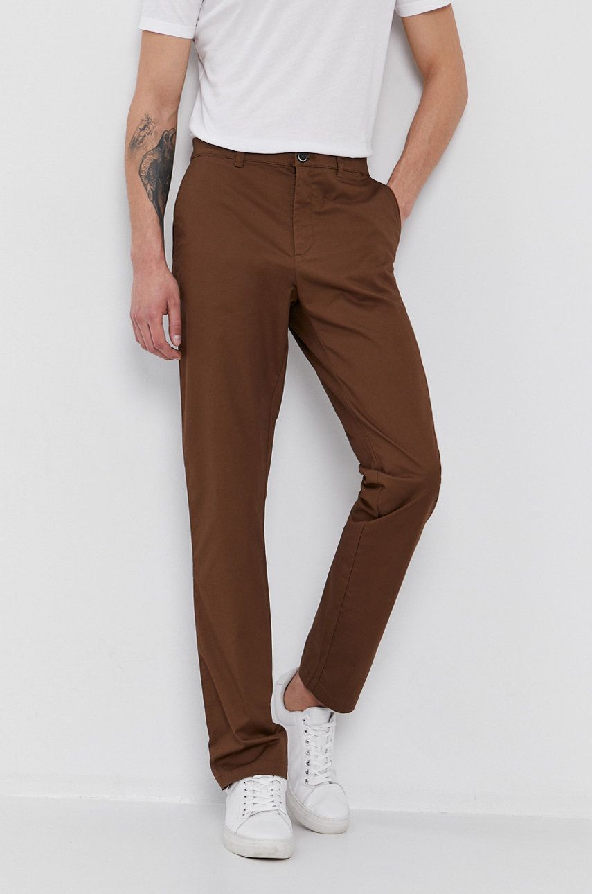 Sisley Pantaloni bărbați, culoarea maro, mulat answear.ro imagine 2022 reducere