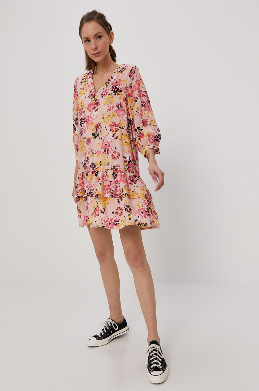 

Платье Vero Moda цвет розовый mini прямое