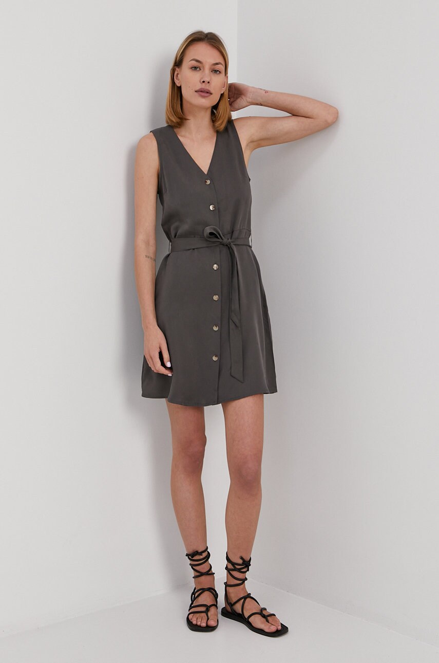 

Платье Vero Moda цвет серый mini расклешённое