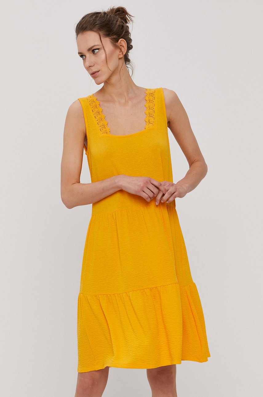 

Платье Vero Moda цвет оранжевый mini прямое