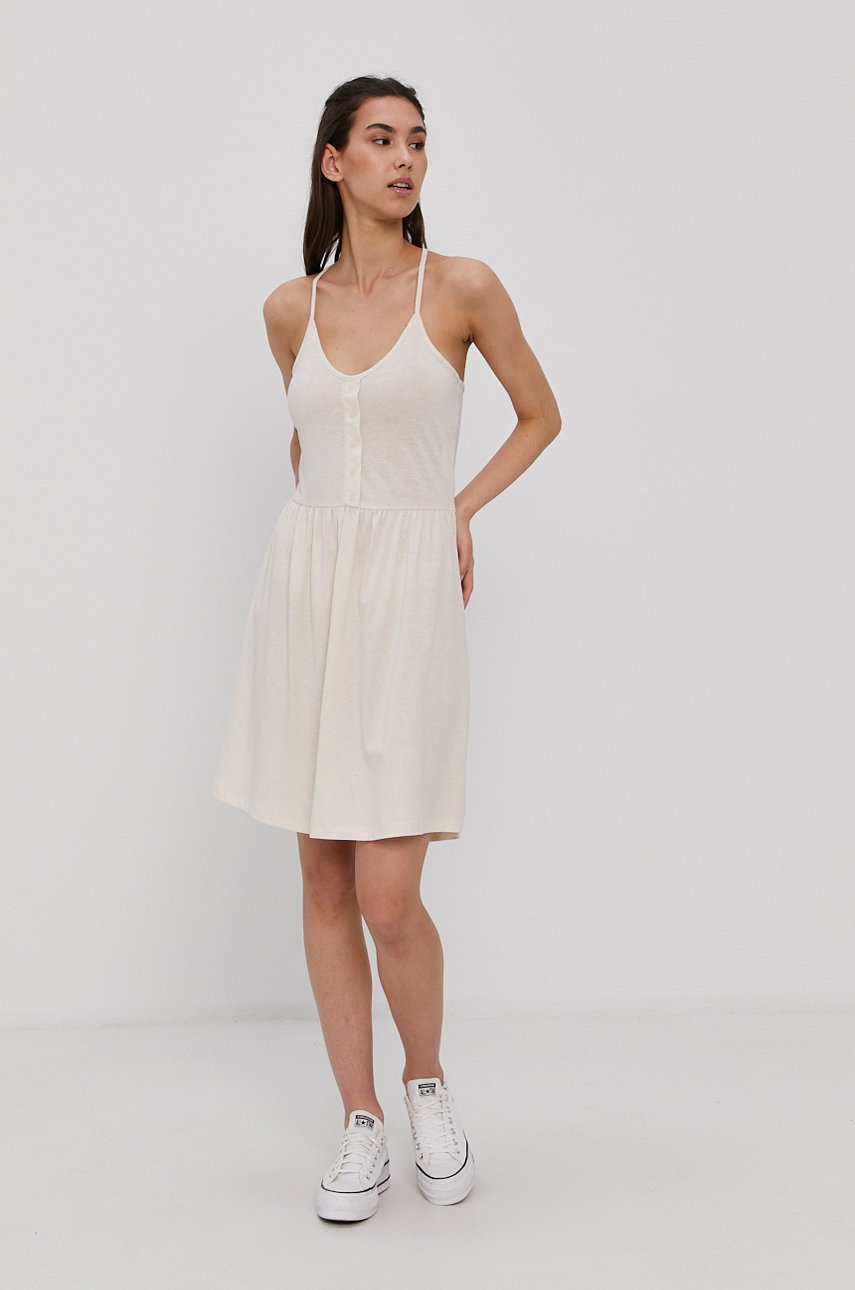 

Платье Vero Moda цвет кремовый mini расклешённое