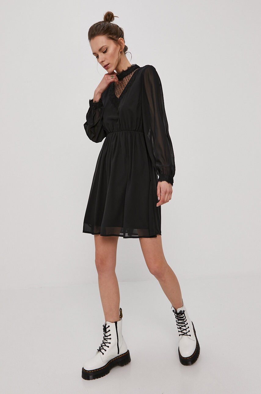 

Платье Vero Moda цвет чёрный mini расклешённое