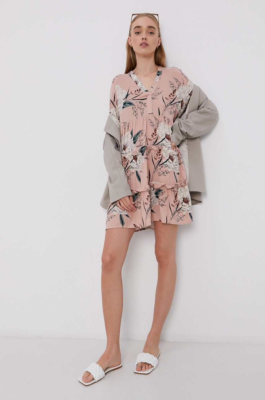 

Платье Vero Moda цвет розовый mini расклешённое