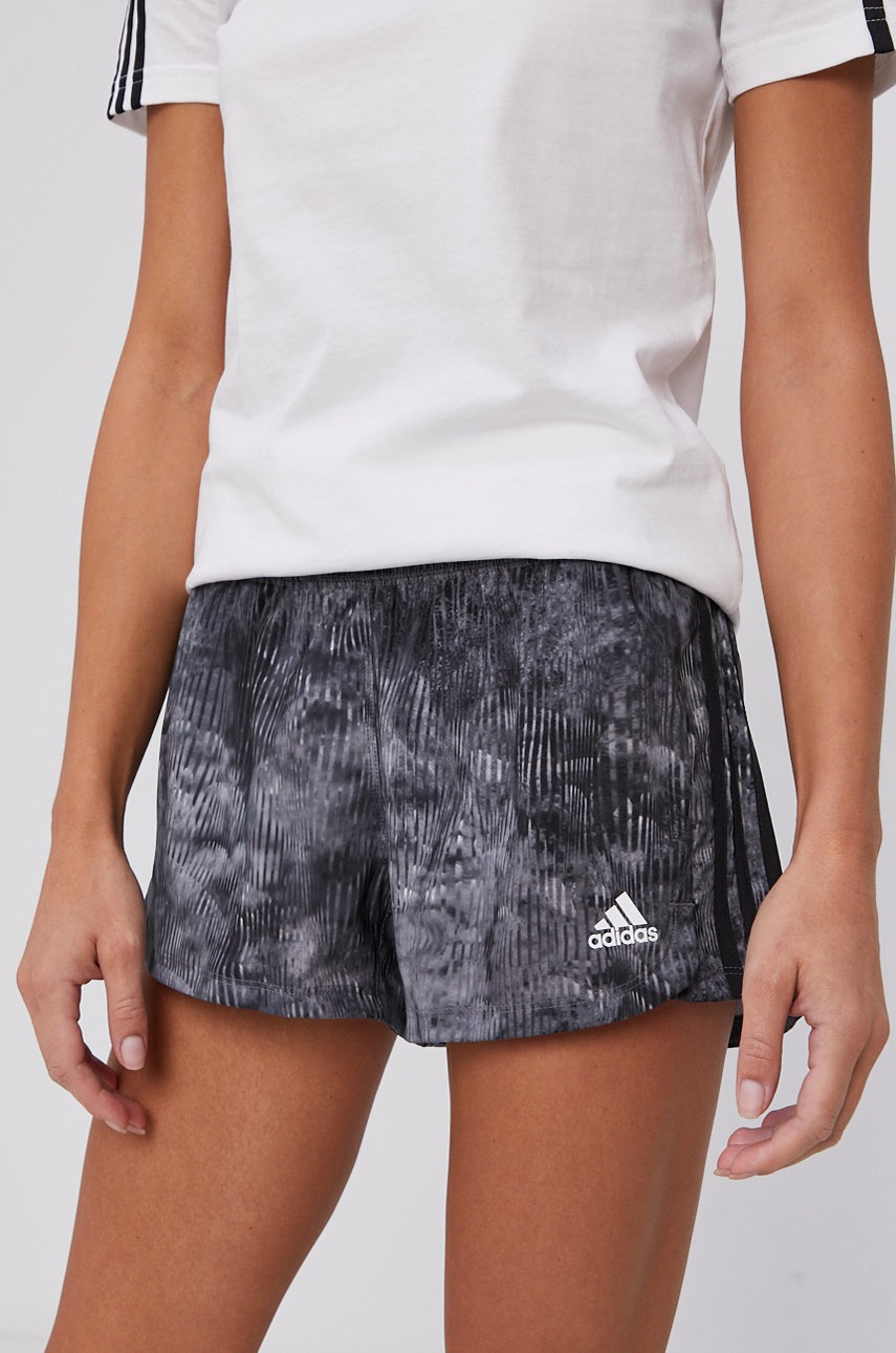 

Шорты adidas Performance женские цвет серый с узором средняя посадка