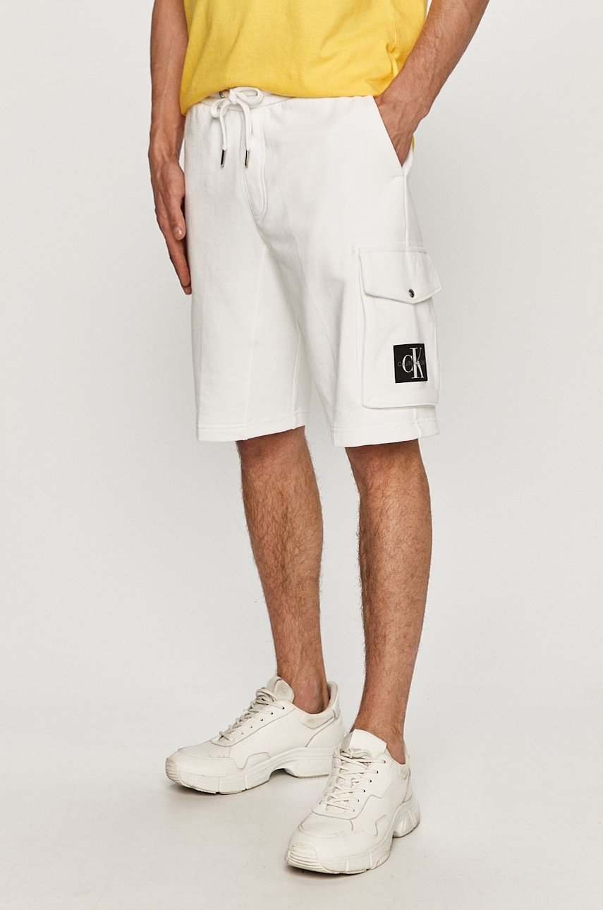 

Къс панталон Calvin Klein Jeans мъжки в бяло, Бял