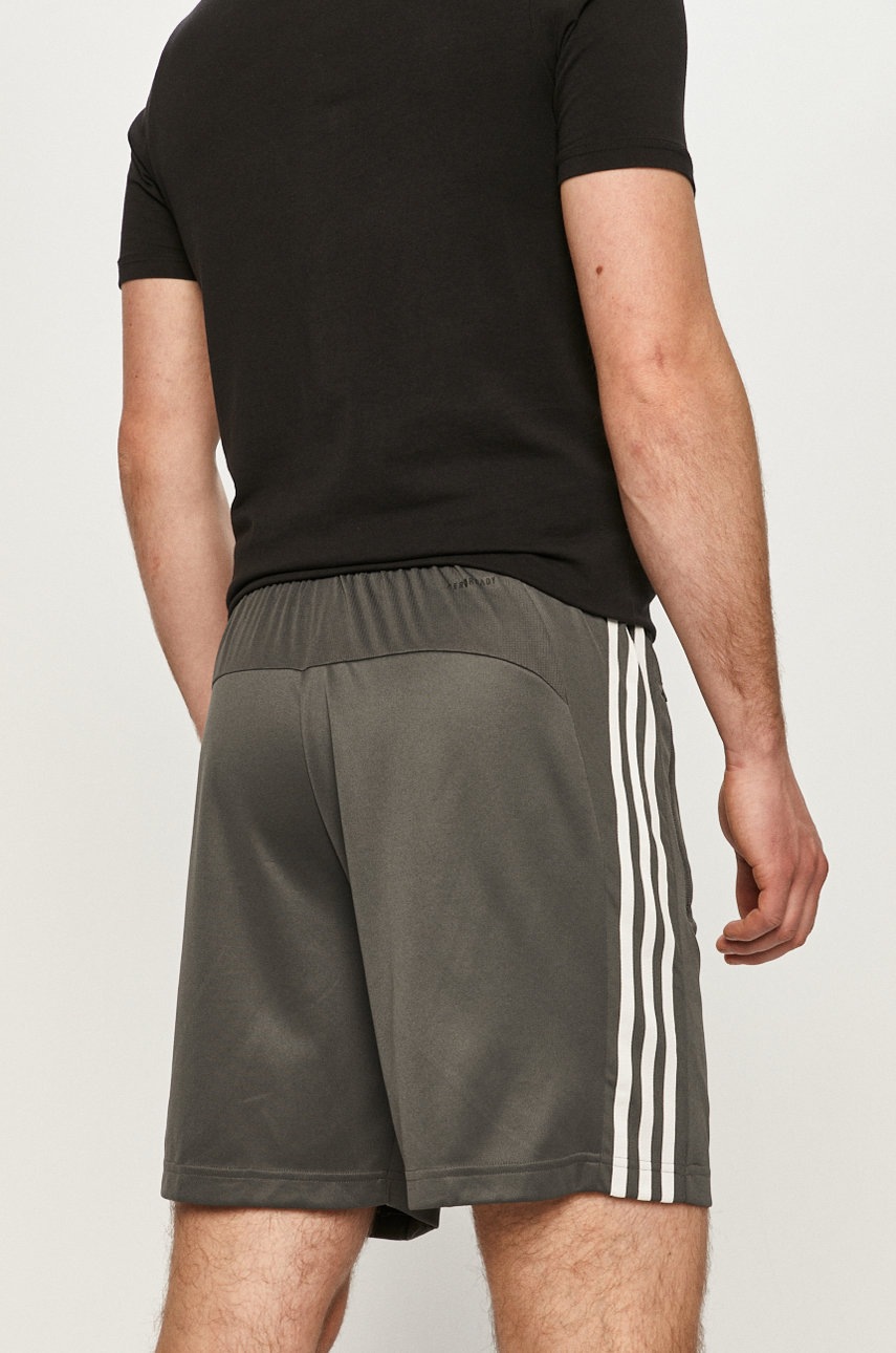 

Шорти adidas чоловічі колір сірий