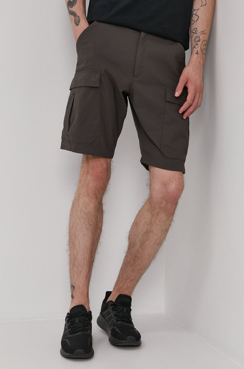 Peak Performance Pantaloni scurți bărbați, culoarea verde answear.ro imagine noua