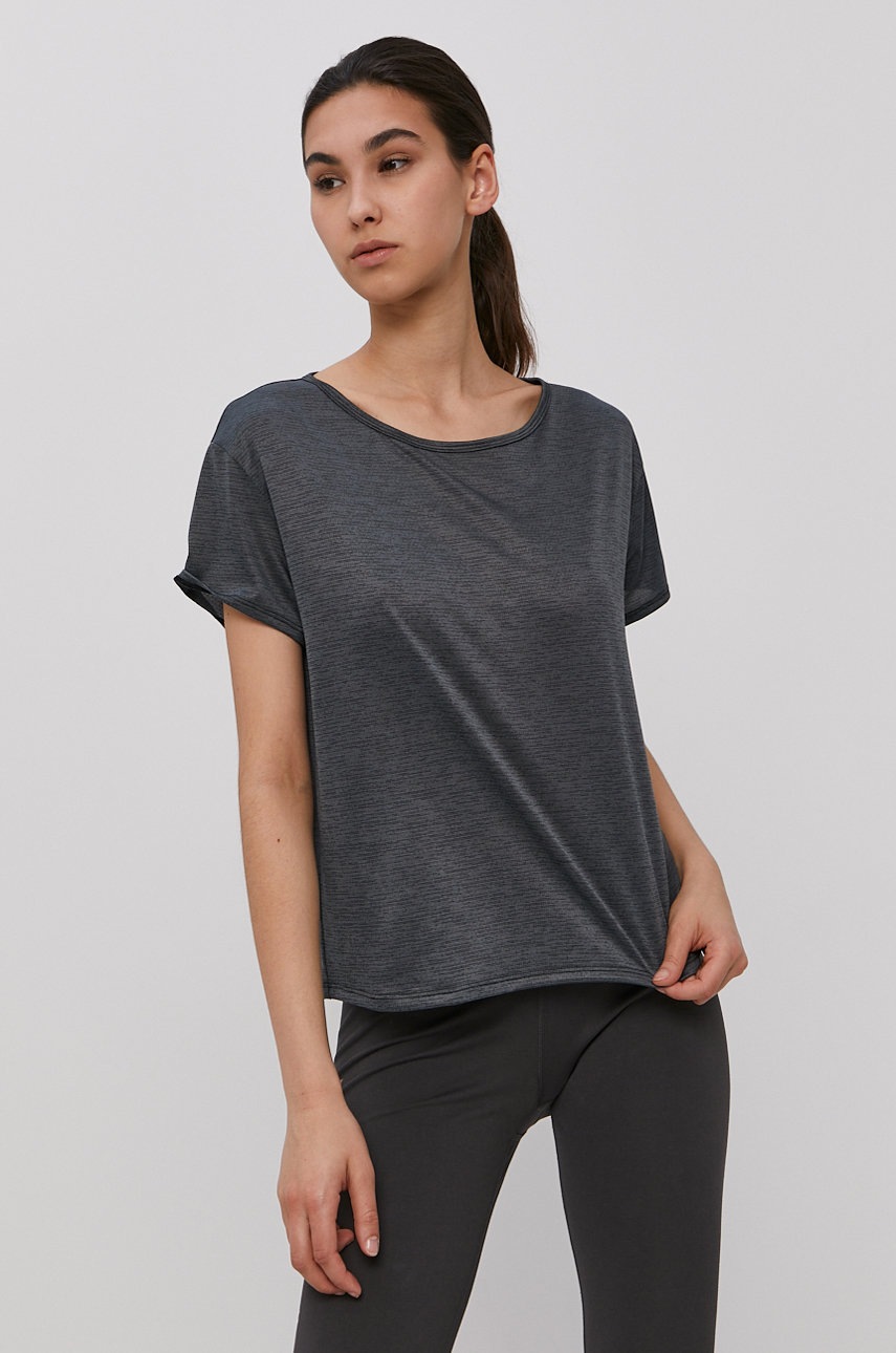 

Футболка Under Armour 1364661 женская цвет серый