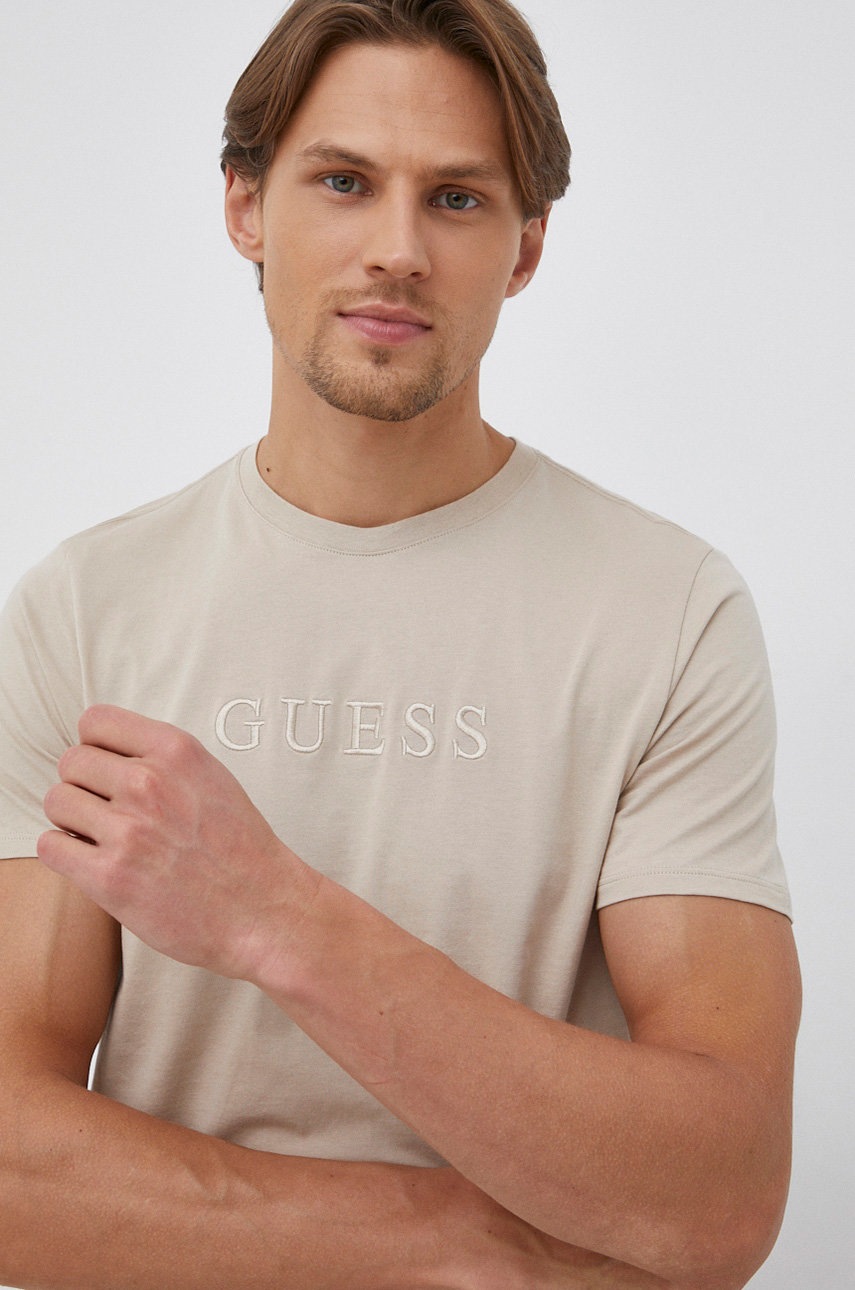 

Памучна тениска Guess в прозрачен цвят с апликация, Бежов