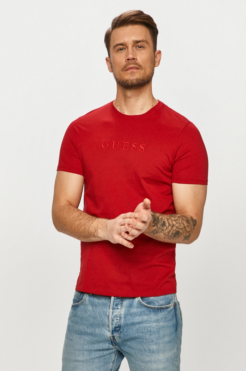 

Памучна тениска Guess в червено с апликация, Червен