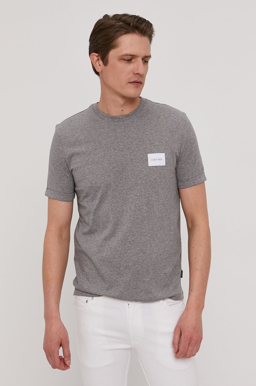 

Тениска Calvin Klein мъжка в сиво с изчистен дизайн, Сив