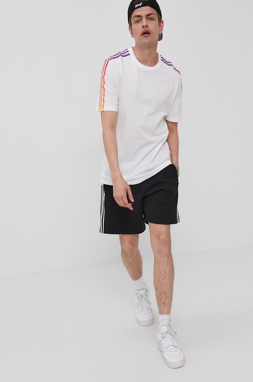 

Футболка adidas Originals чоловіча колір білий з аплікацією