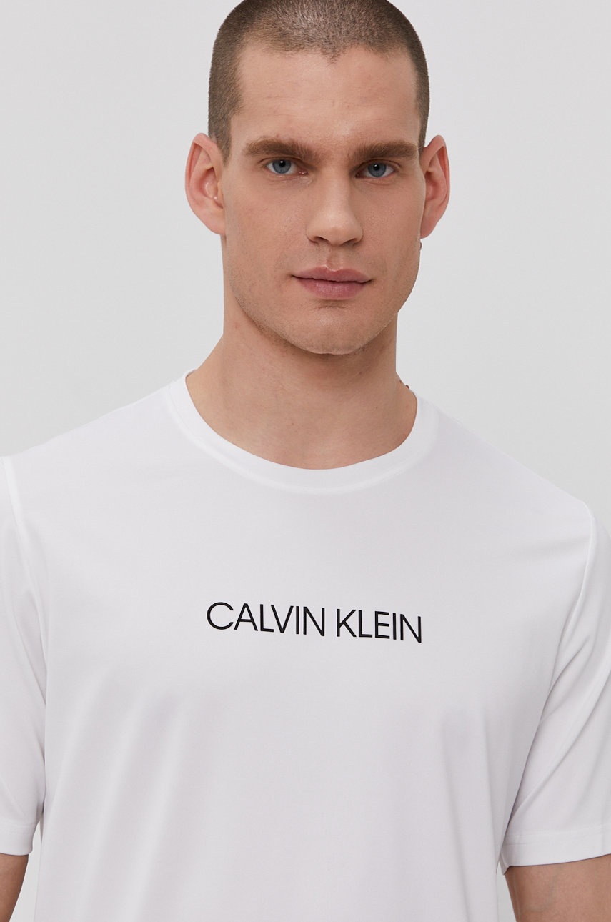 

Футболка Calvin Klein Performance мужская цвет белый с принтом