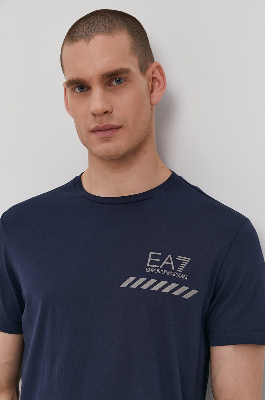 

Футболка EA7 Emporio Armani мужская цвет синий с принтом