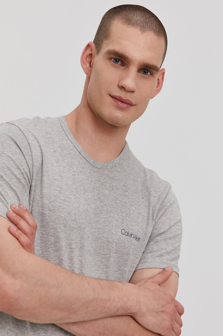 

Футболка Calvin Klein Underwear мужская цвет серый гладкий