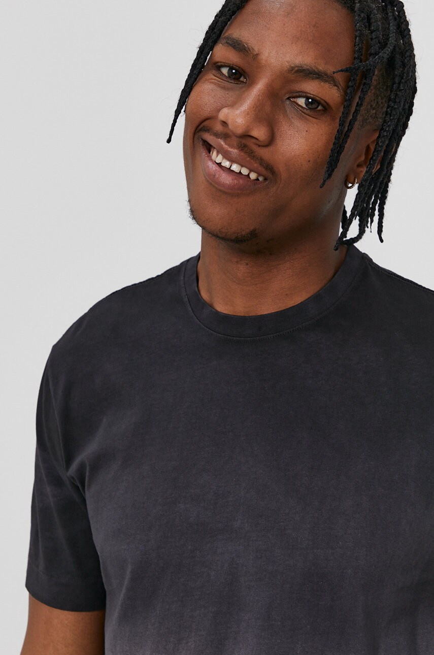 

1437646