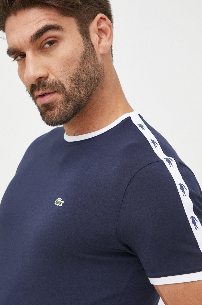 

Тениска Lacoste в тъмносиньо с апликация, Тъмносин