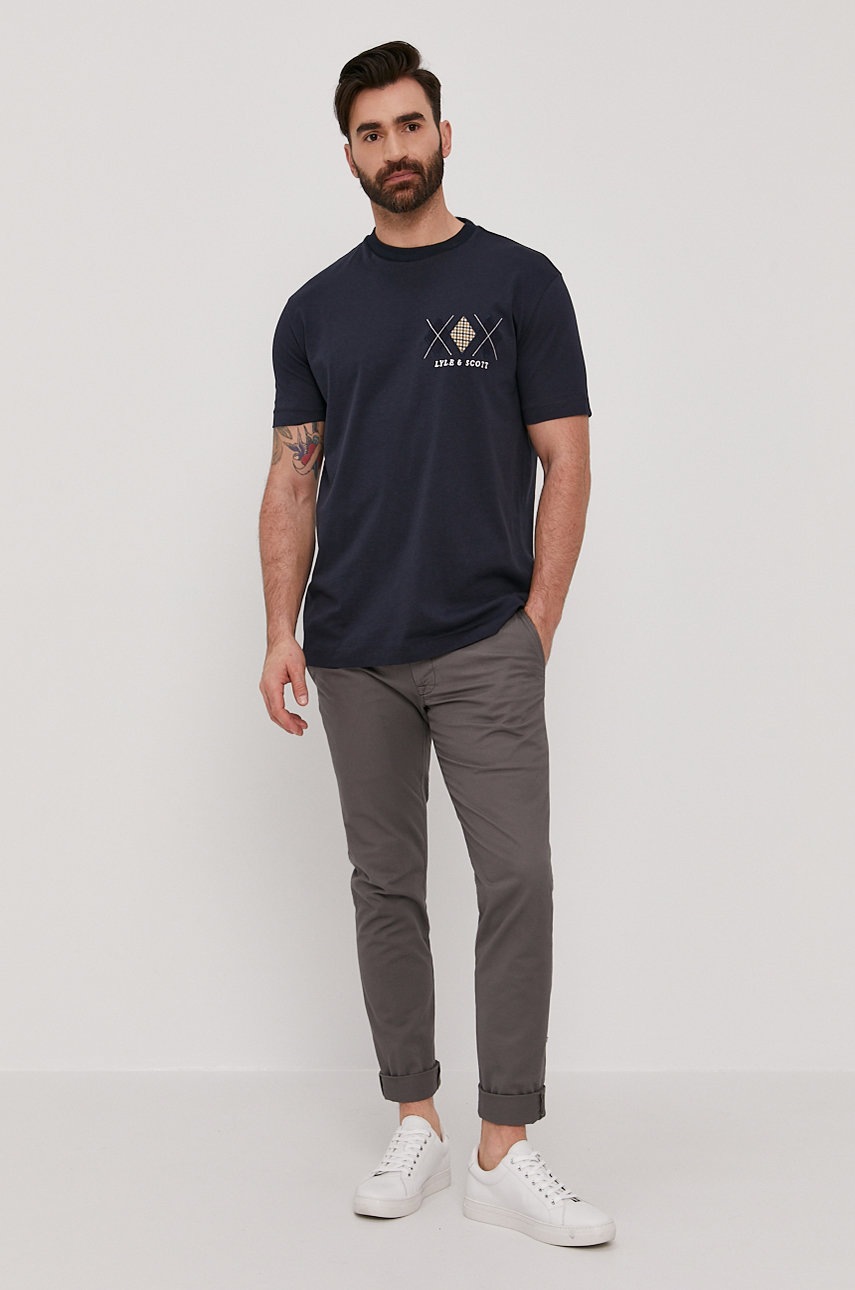 

Футболка Lyle & Scott чоловіча колір синій з аплікацією