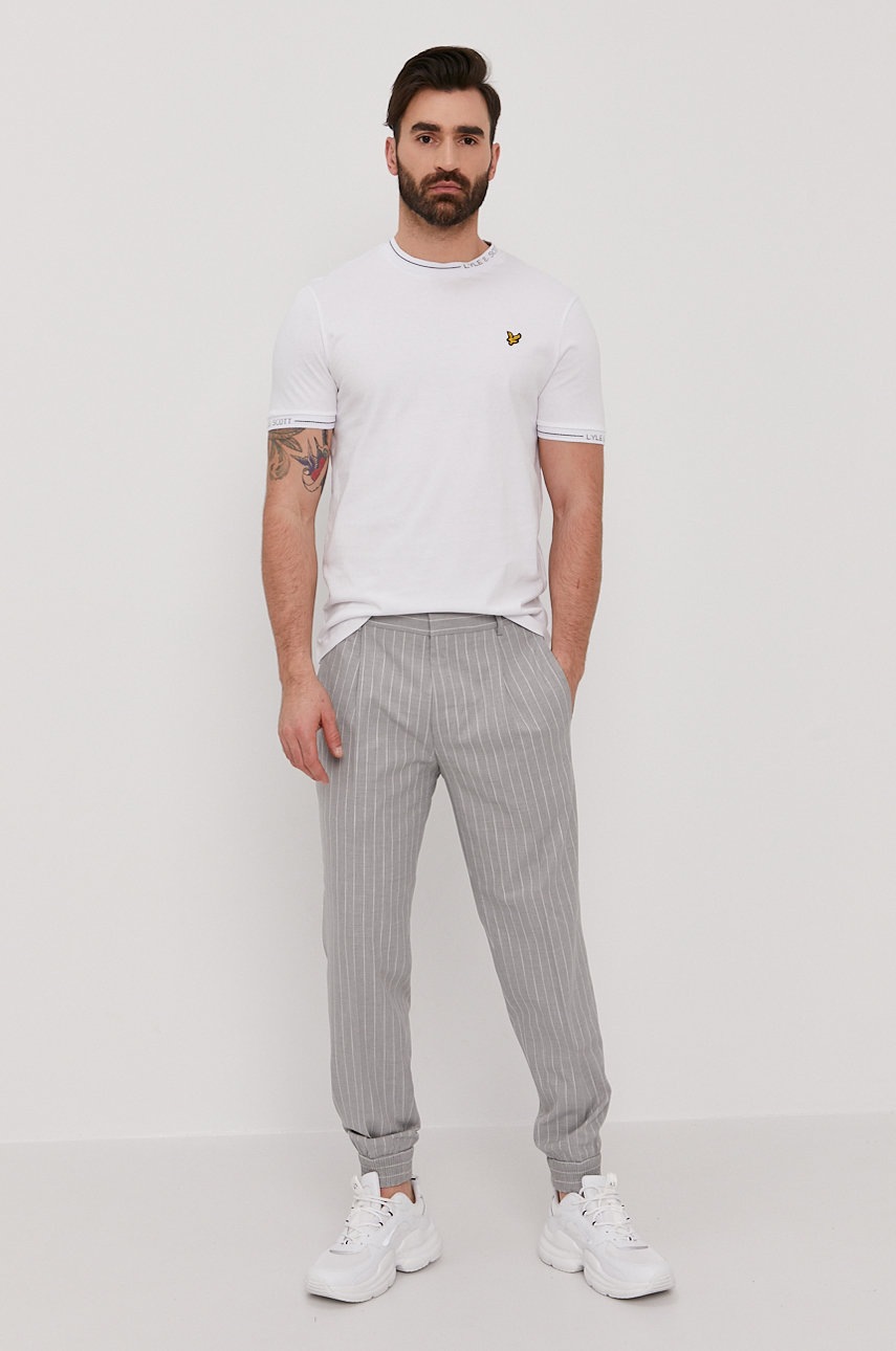 

Футболка Lyle & Scott мужская цвет белый гладкий