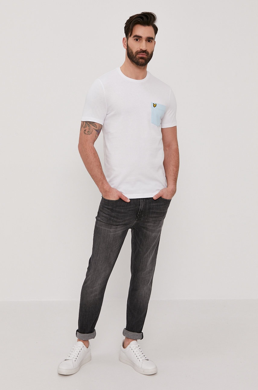 

Футболка Lyle & Scott мужская цвет белый с аппликацией