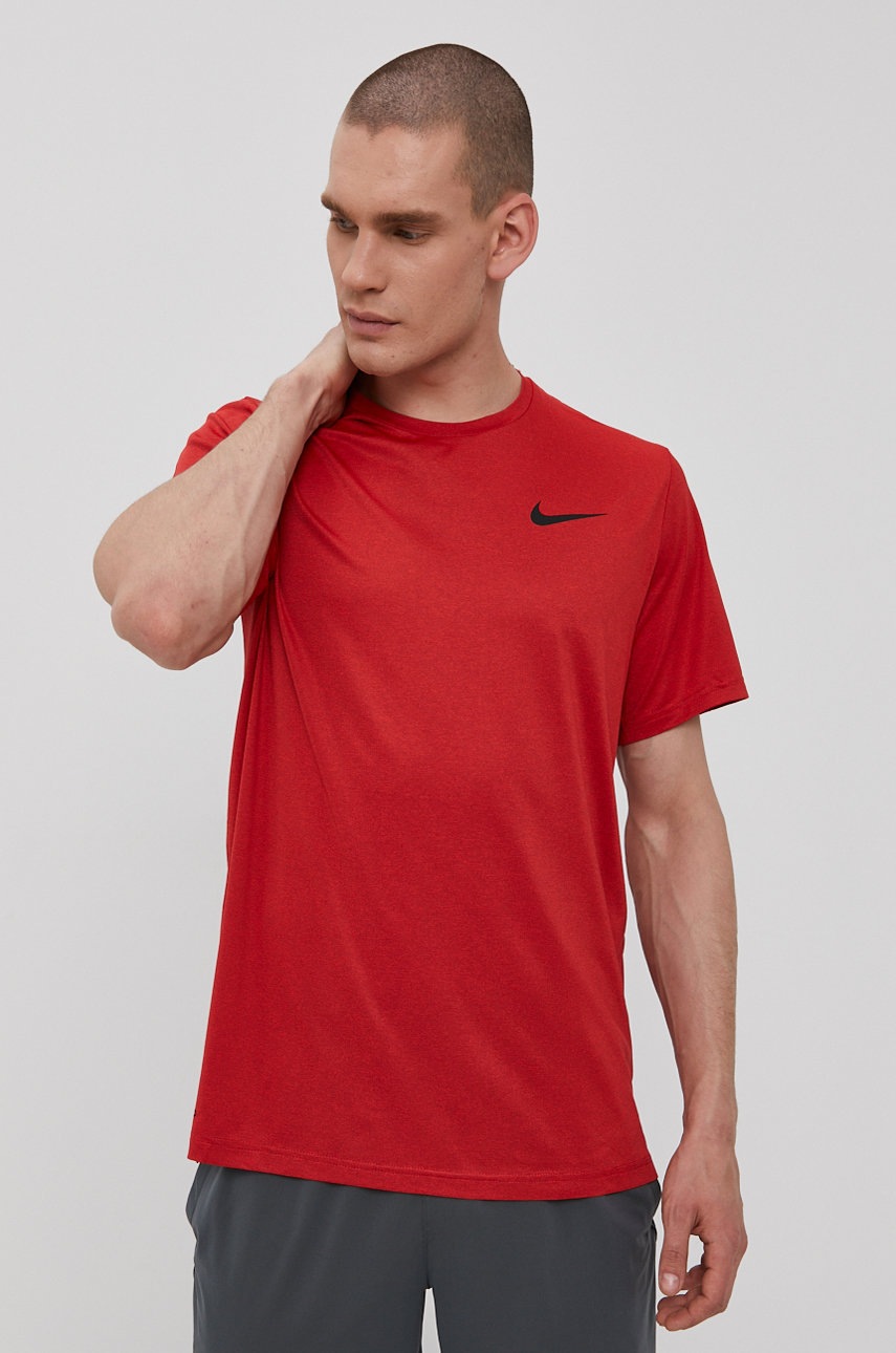 

Футболка Nike чоловіча колір червоний гладкий