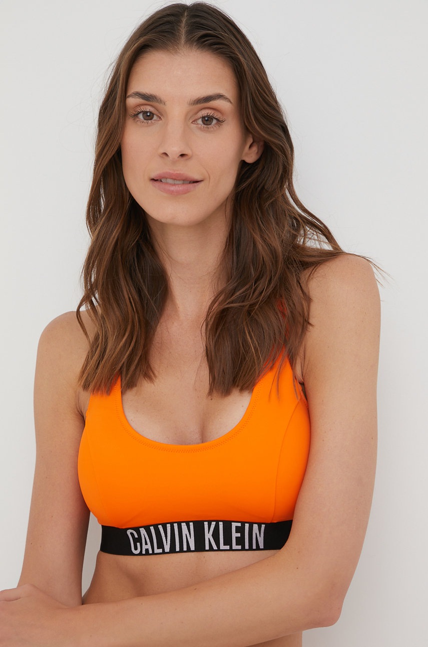 

Горнище на бански Calvin Klein в оранжево с леко подплатена чашка, Оранжев