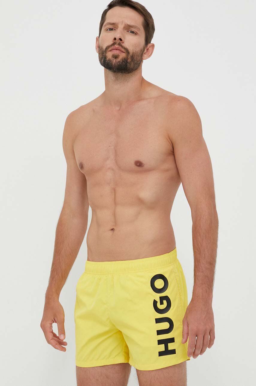 Plavkové šortky HUGO žltá farba