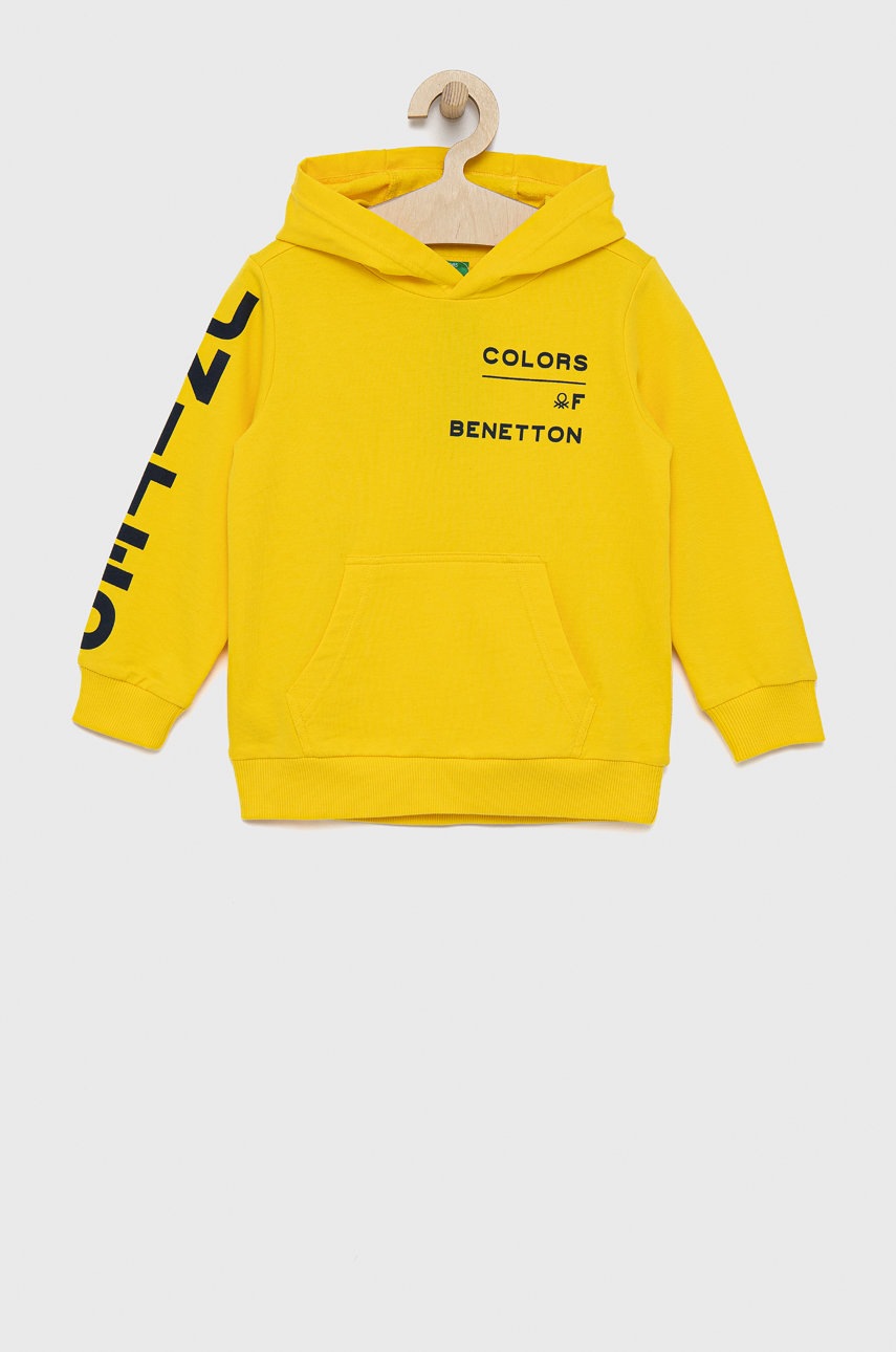 

Детски памучен суичър United Colors of Benetton в жълто с принт, Жълт