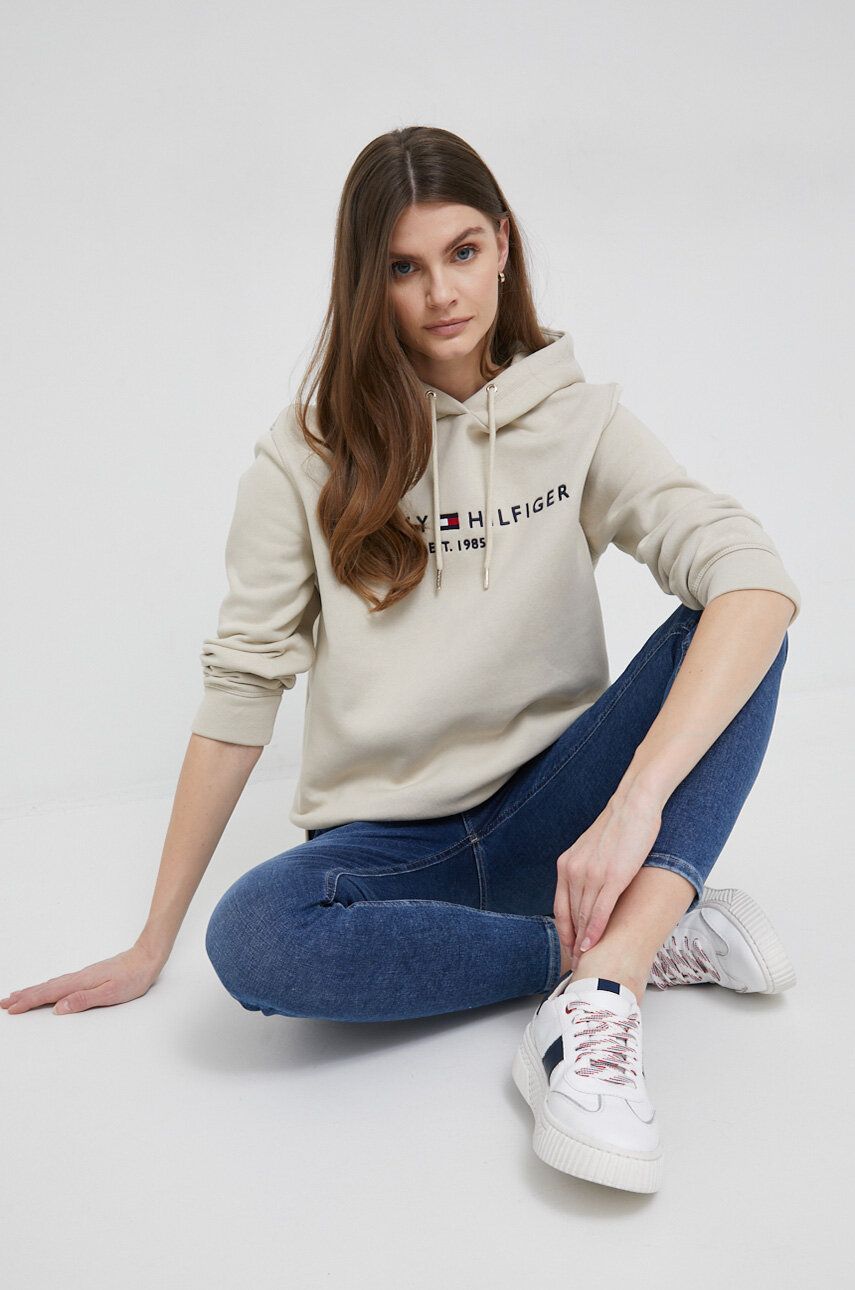 

Суичър Tommy Hilfiger в бежово с качулка с апликация, Бежов